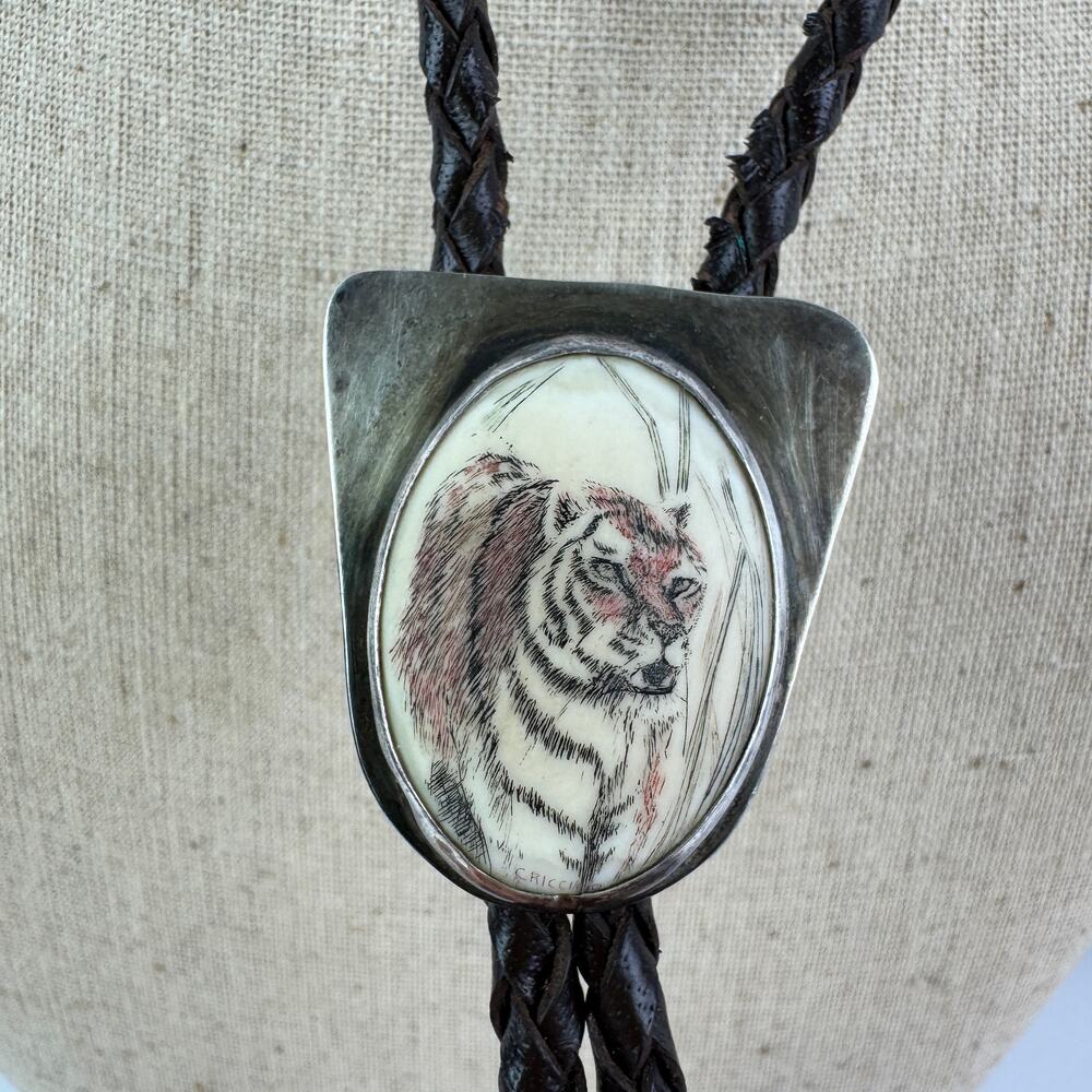 VTG Native American Scrimshaw Tiger Etch Mammoth Ivory Sterling Silver Bolo Tie
